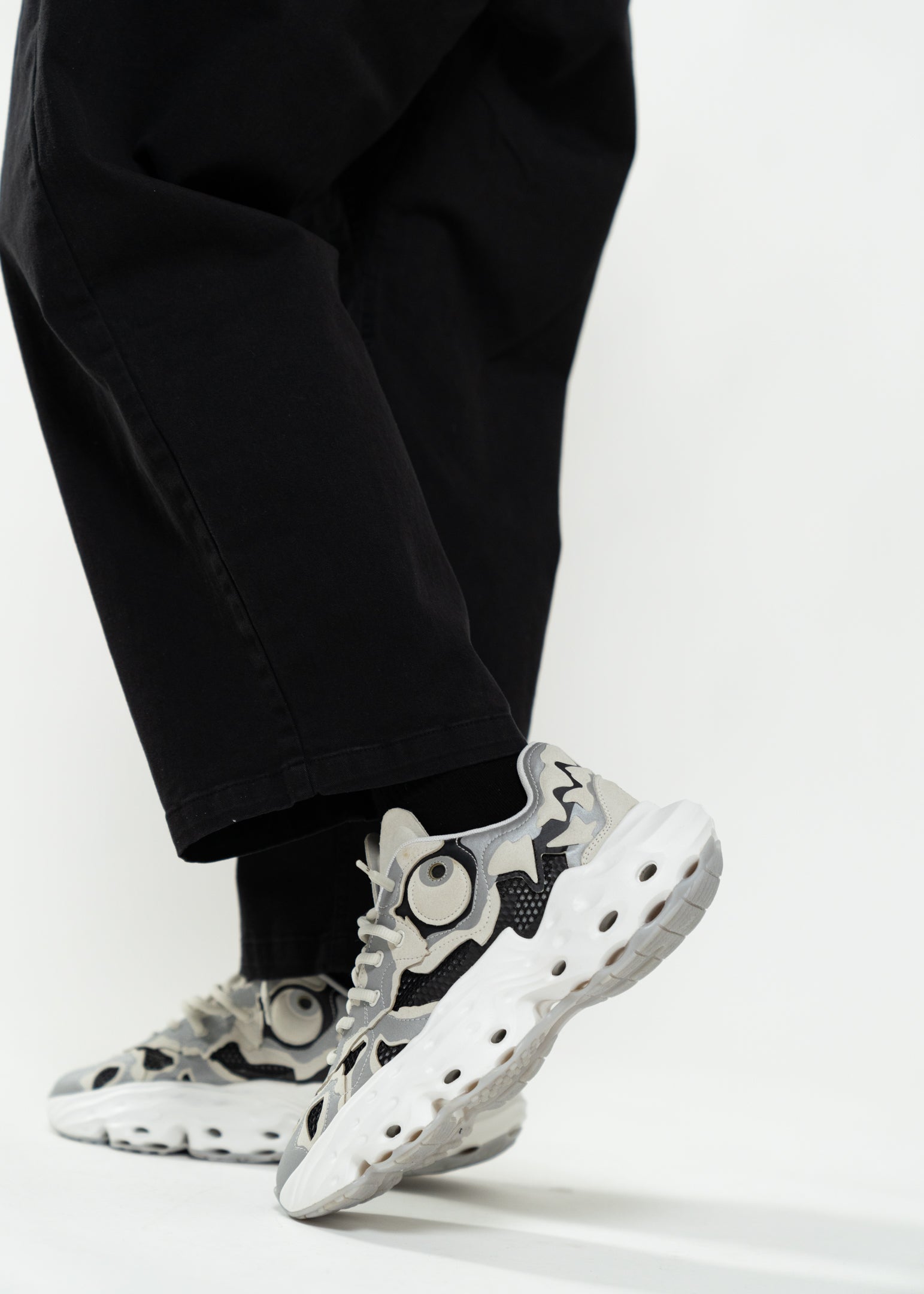 flowers-for-society-x-ore-ore-ore-seed-one-bone-dragon-sneaker image 7