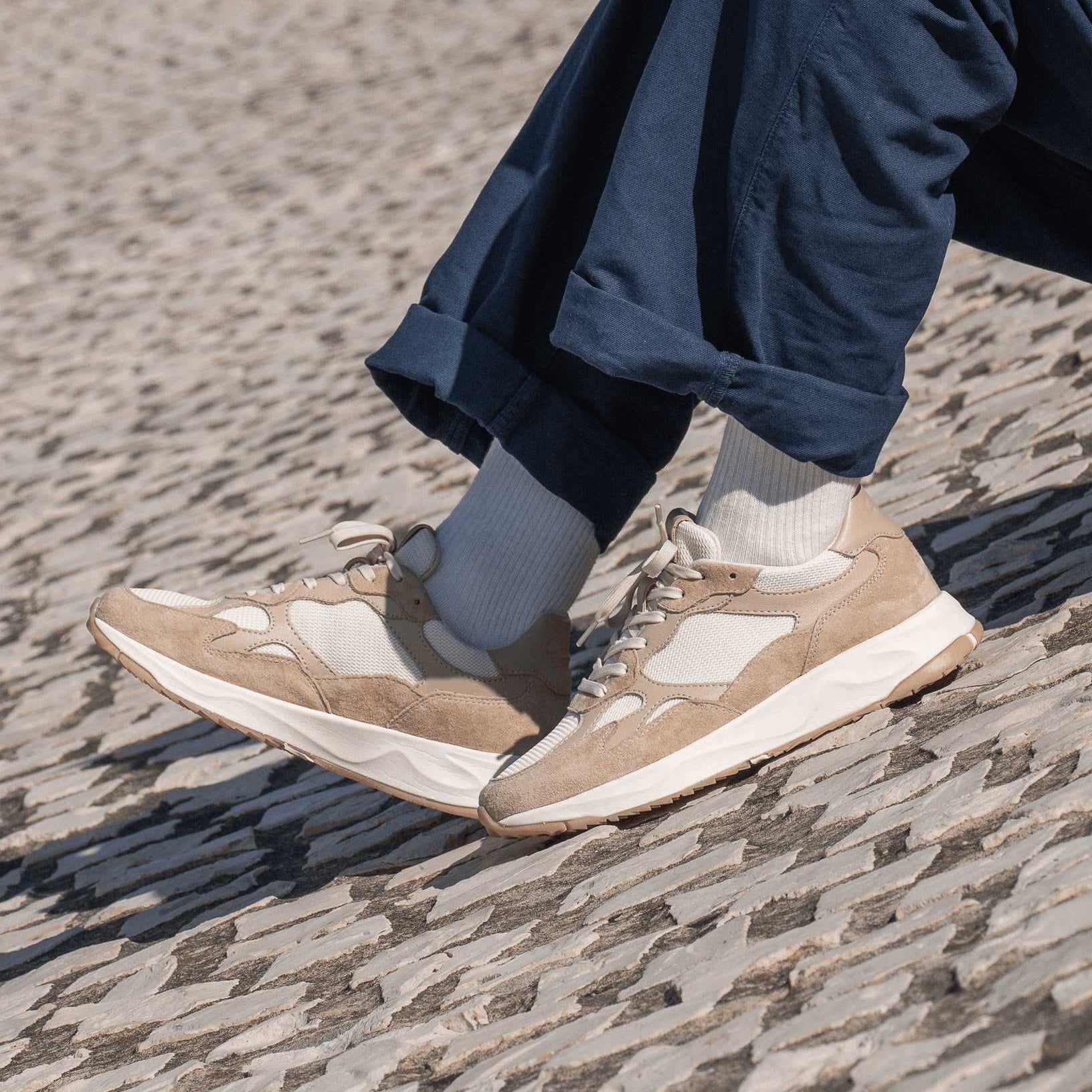 clae-zuma-modern-runner-desert-track-web-exclusive image 2