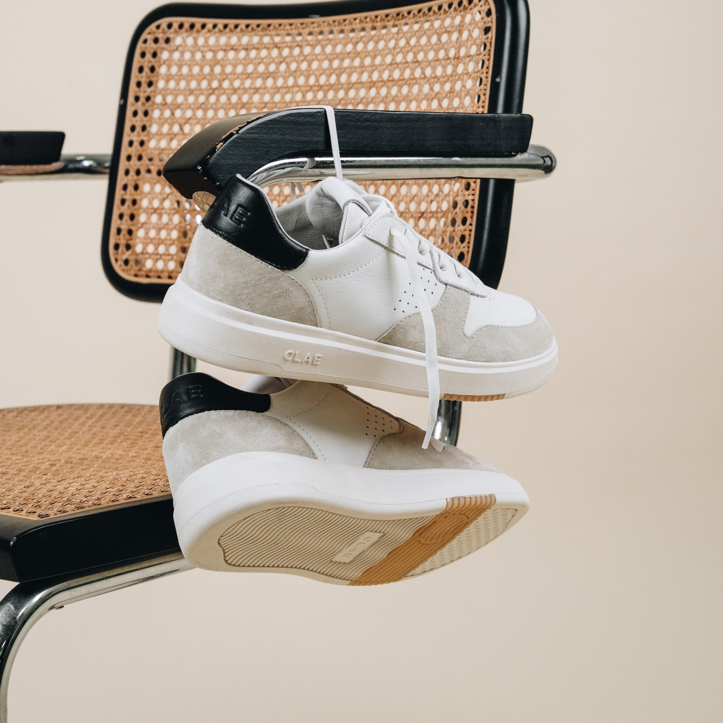 clae-moses-court-sneaker-white-wood-ash-black-weite-form image 2