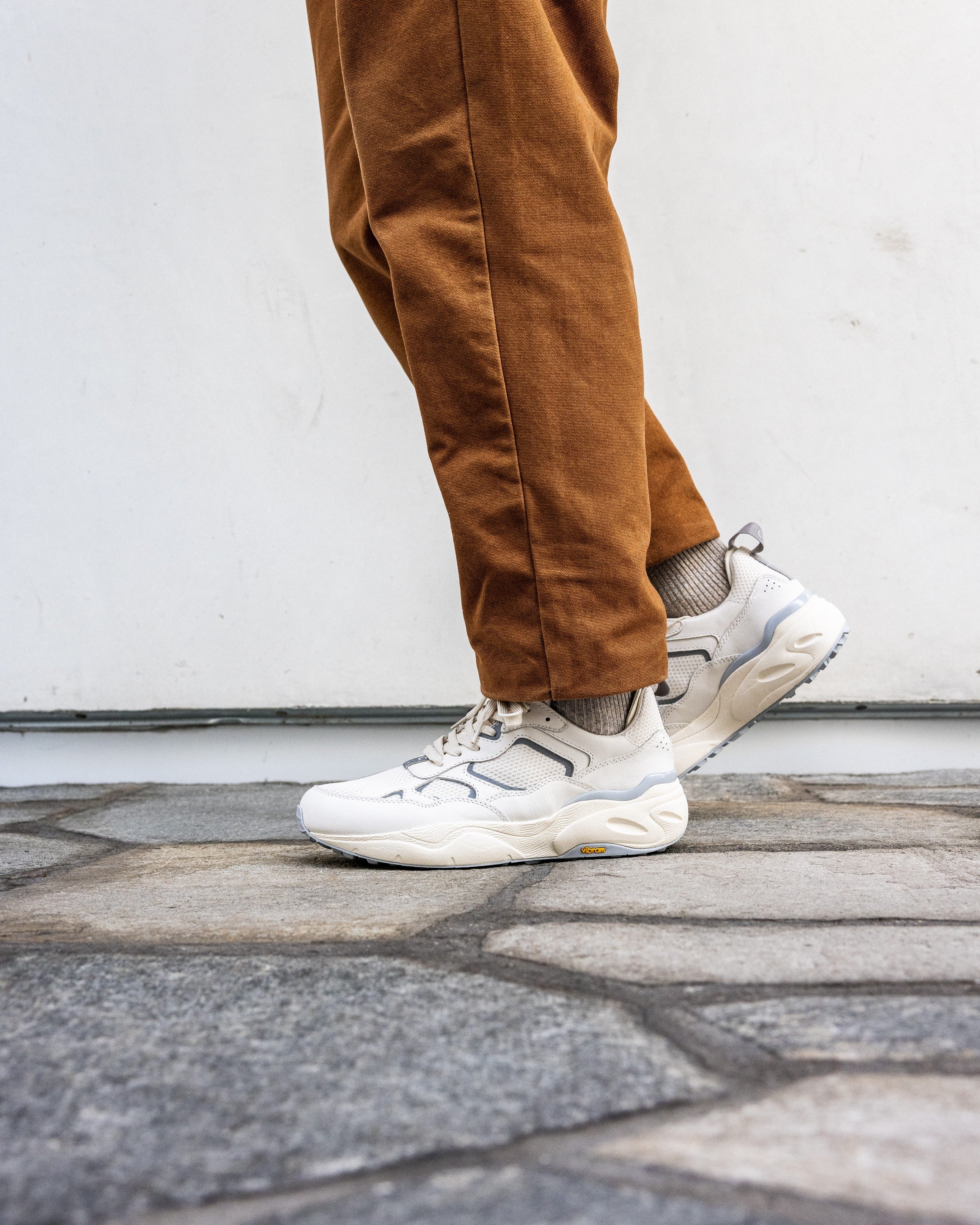clae-salazar-lifestyle-runner-italienleder-mit-vibram-sohle image 2