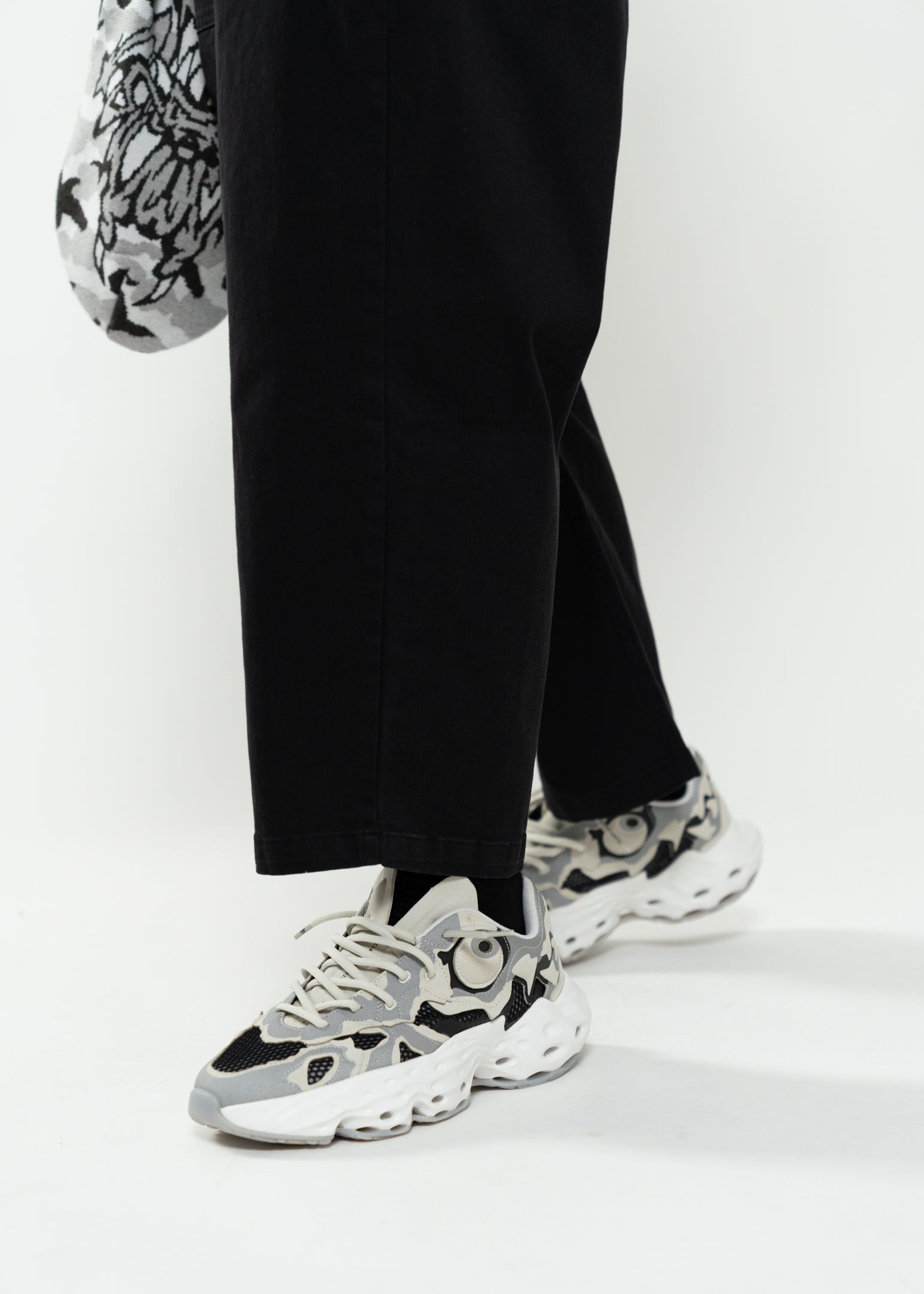 flowers-for-society-x-ore-ore-ore-seed-one-bone-dragon-sneaker image 6